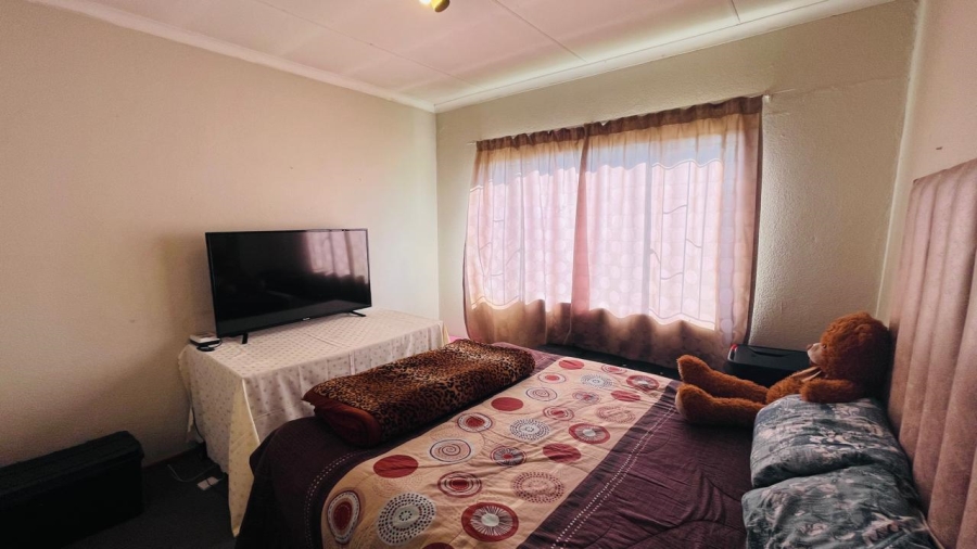 2 Bedroom Property for Sale in Kannoniers Park North West